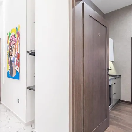 Ultra Little * ブダペスト